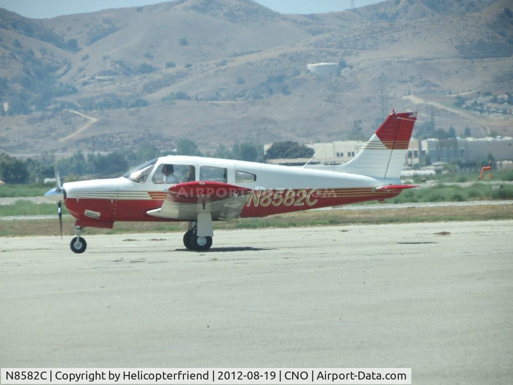 N8582C, 1976 Piper PA-28R-200 C/N 28R-7635166, Taxiing eastbound