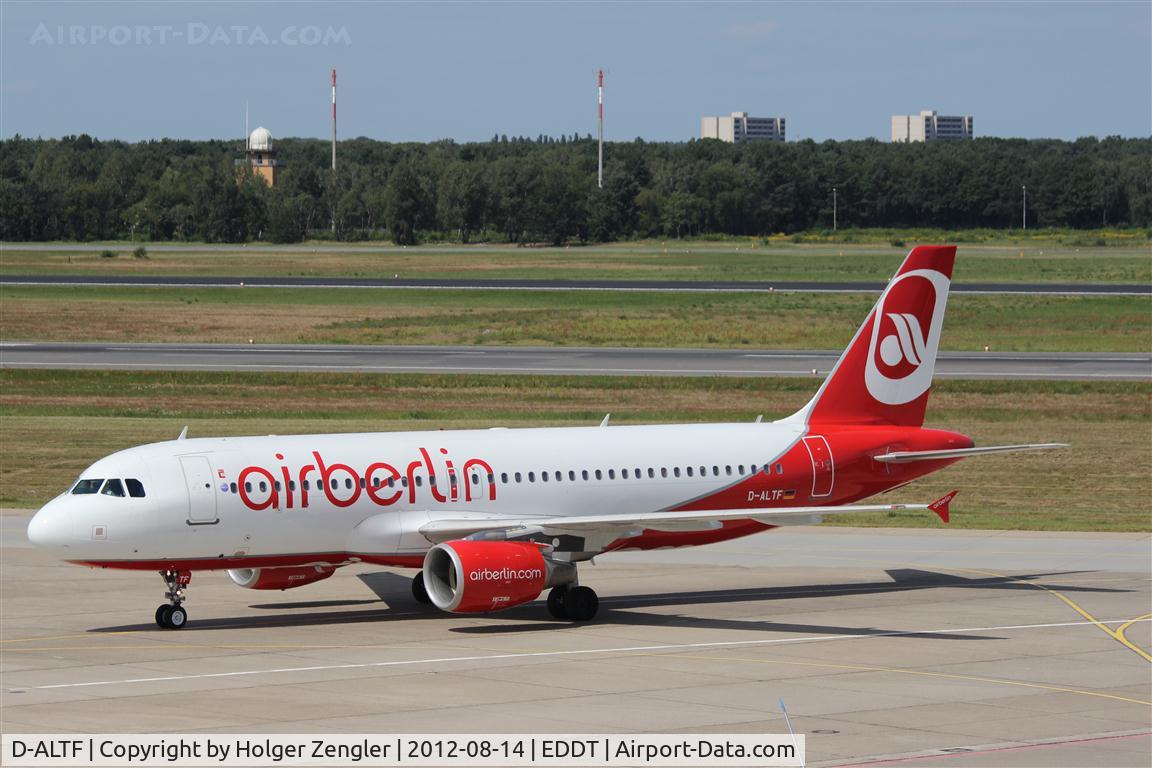 D-ALTF, 2001 Airbus A320-214 C/N 1553, On last meters to gate 10...