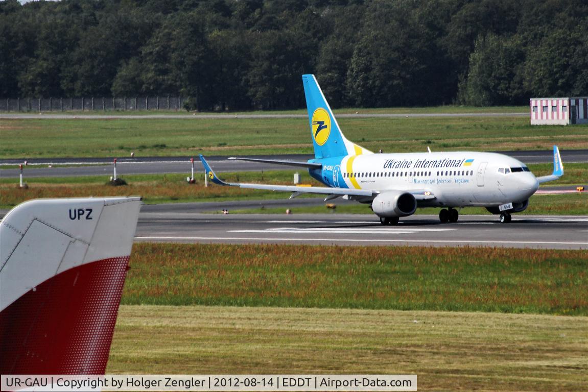 UR-GAU, 1992 Boeing 737-5Y0 C/N 25182, Take-off to Kiew on rwy 08R.....