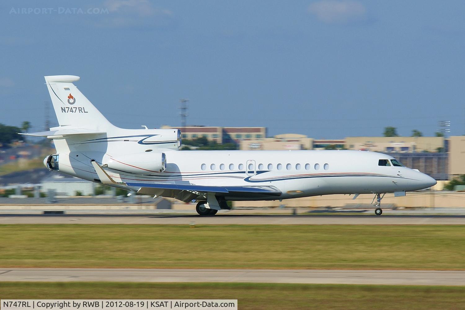 N747RL, 2011 Dassault Falcon 7X C/N 158, T/R open after landing 12R