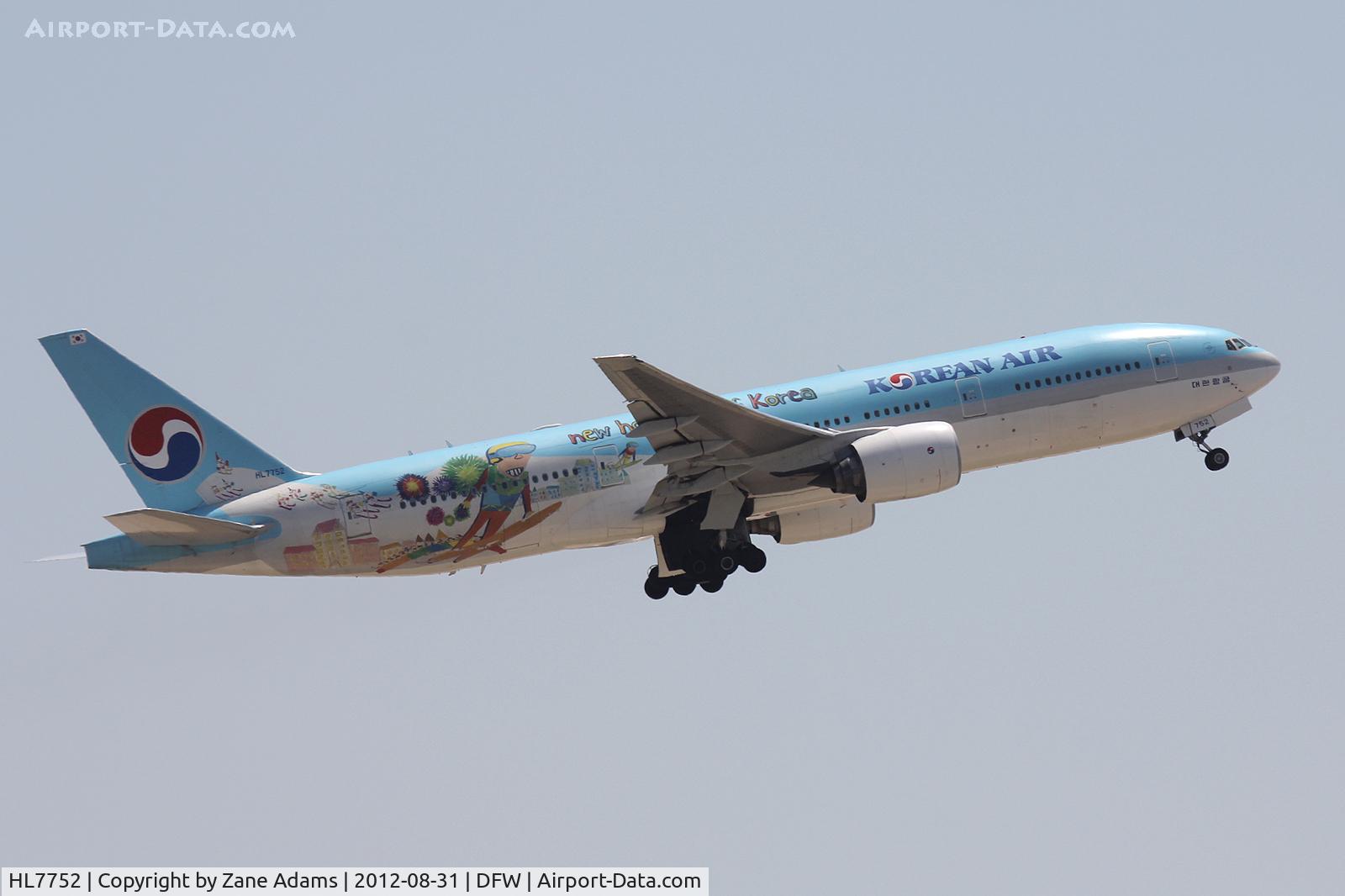 HL7752, 2007 Boeing 777-2B5/ER C/N 34211, Departing DFW Airport