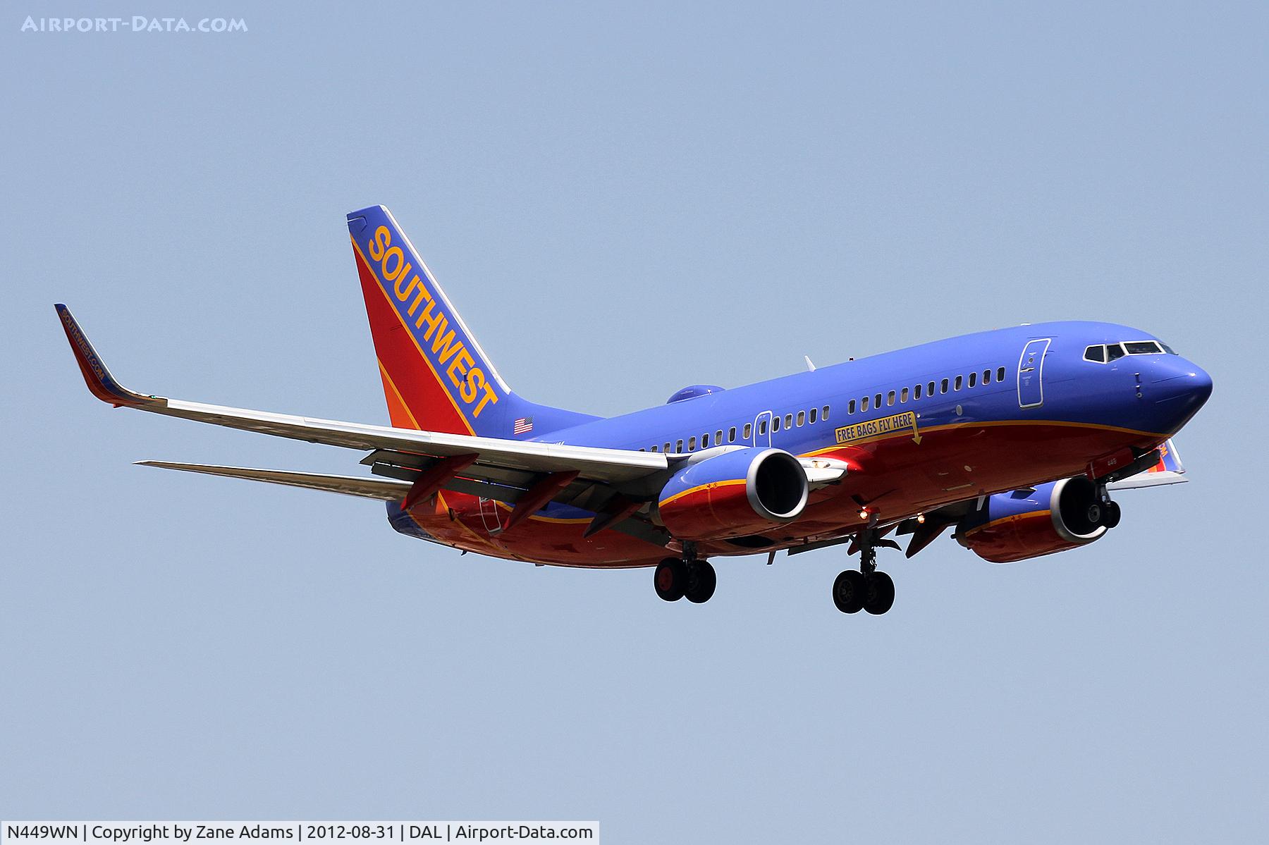 N449WN, 2003 Boeing 737-7H4 C/N 32469, Landing at Dallas Love Field