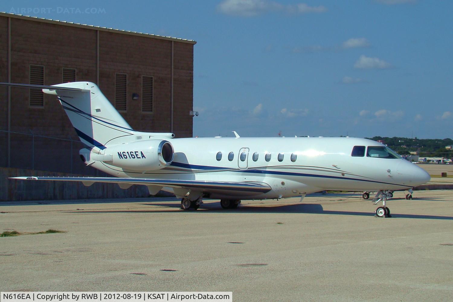 N616EA, 2009 Hawker Beechcraft 4000 C/N RC-36, New paint