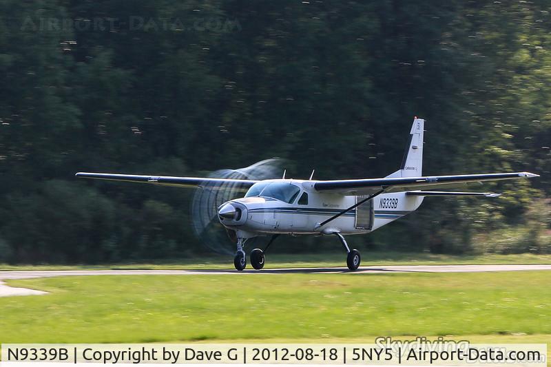 N9339B, 1987 Cessna 208B C/N 208B0057, Departing Skydive the Ranch, Gardiner, NY