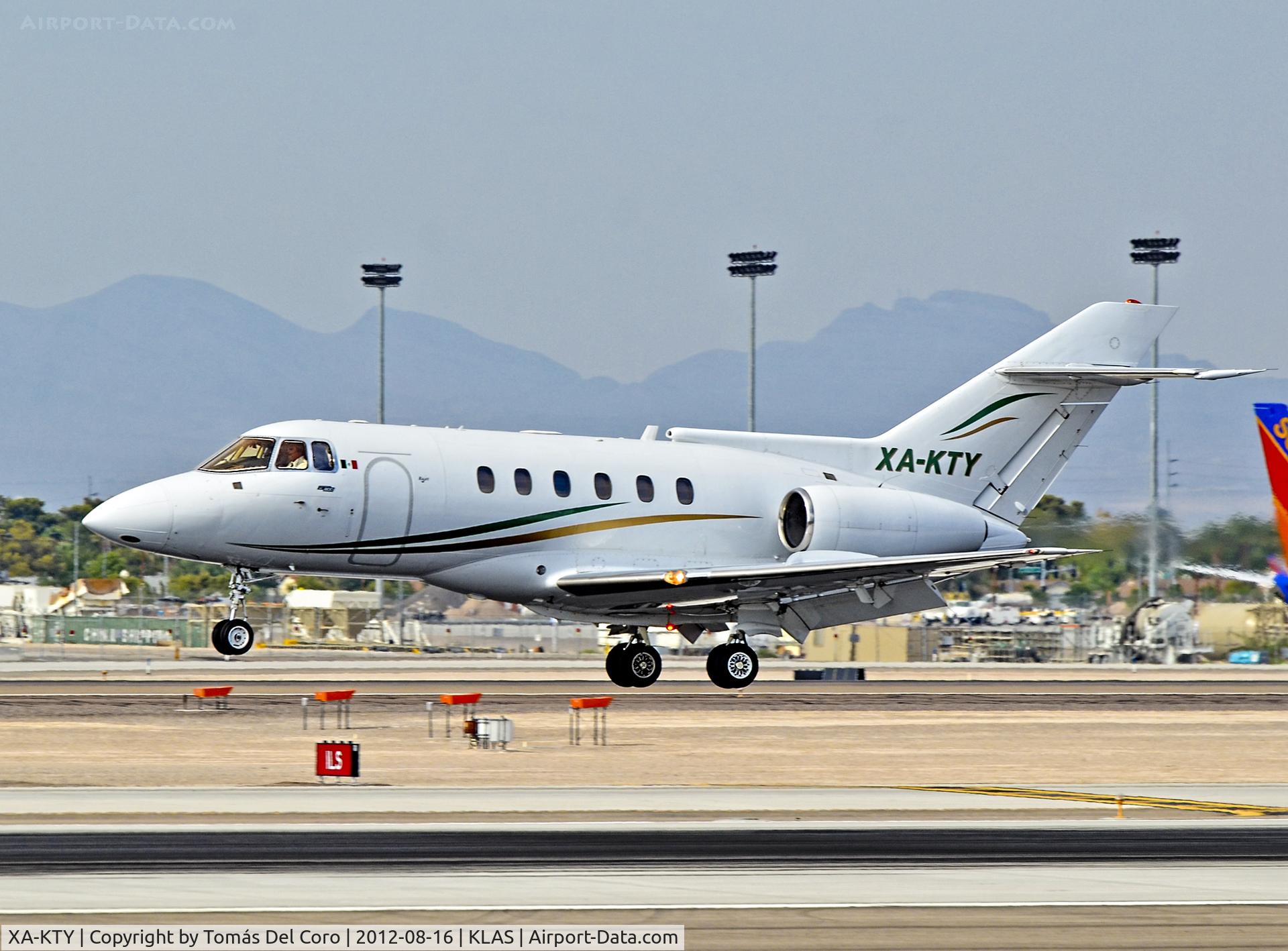 XA-KTY, 1984 British Aerospace BAe.125 Series 800A C/N 258004, XA-KTY 1984 British Aerospace BAe-125-800A C/N 258004

Las Vegas - McCarran International (LAS / KLAS)
USA - Nevada, August 16, 2012
Photo: Tomás Del Coro