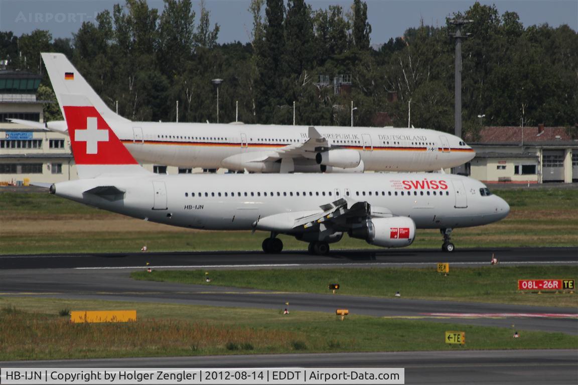 HB-IJN, 1996 Airbus A320-214 C/N 643, Roll out of flight LX 966 from Zurich....