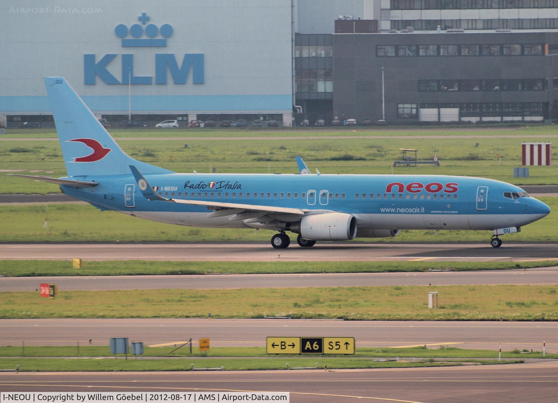 I-NEOU, 2002 Boeing 737-86N C/N 29887, Taxi to runway 24 of Schiphol Airport for take off.