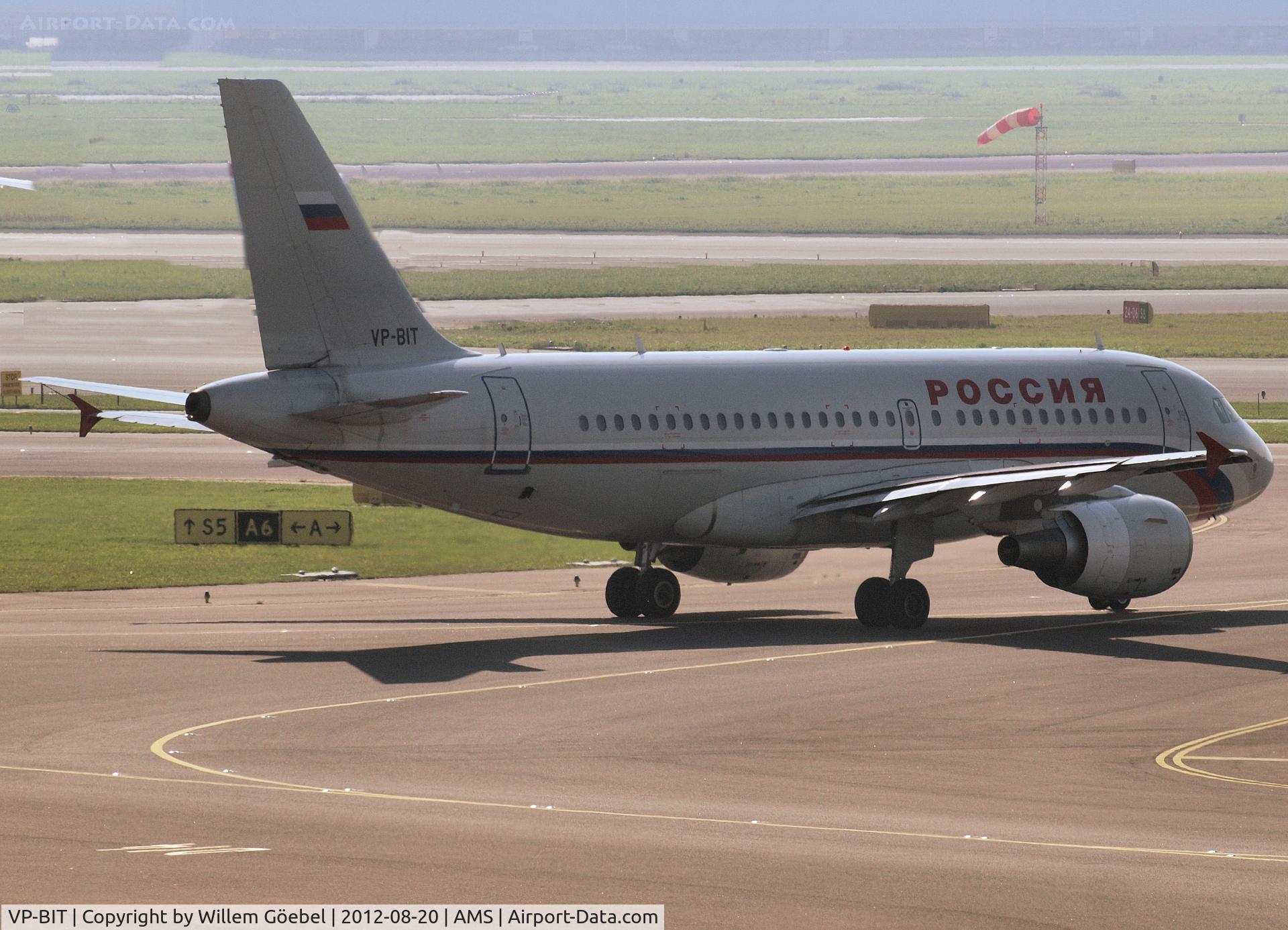 VP-BIT, 2002 Airbus A319-111 C/N 1761, Taxi to runway 24 of Schiphol Airport for take off.