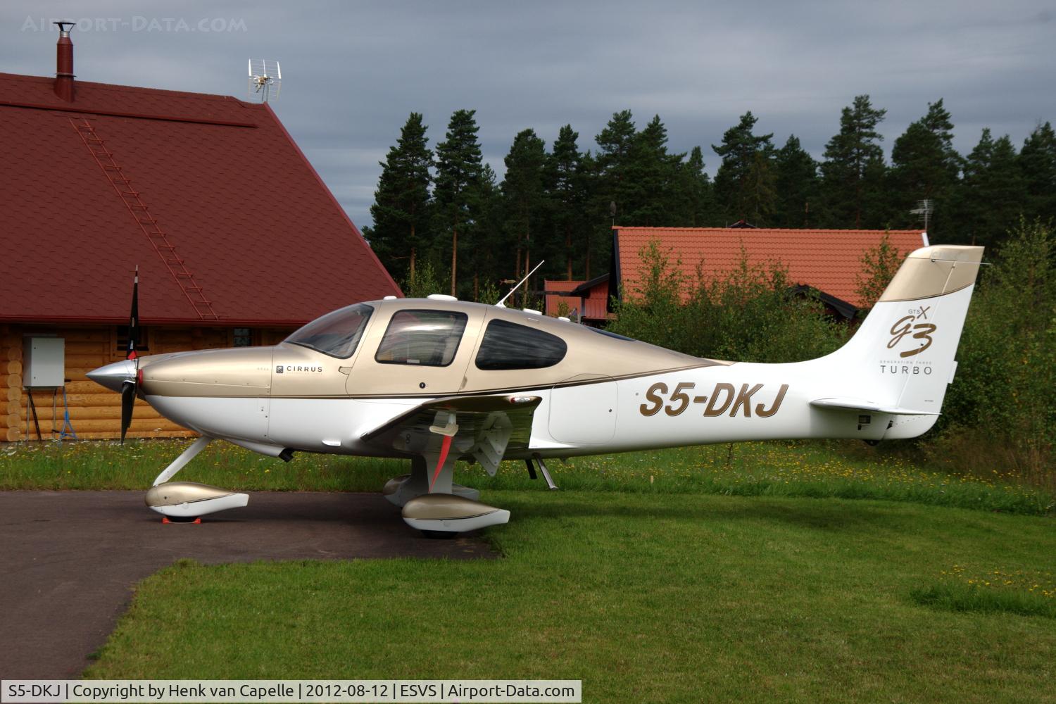 S5-DKJ, Cirrus SR22 G3 GTSX C/N 2851, Slovenian registered Cirrus SR22 at Siljansnäs AirPark, Sweden.