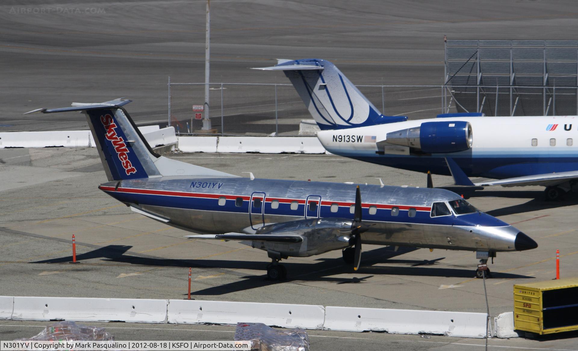 N301YV, 1995 Embraer EMB-120ER Brasilia C/N 120.301, EMB-120ER