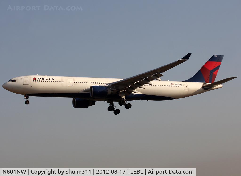 N801NW, 2003 Airbus A330-323 C/N 0524, Landing rwy 25R