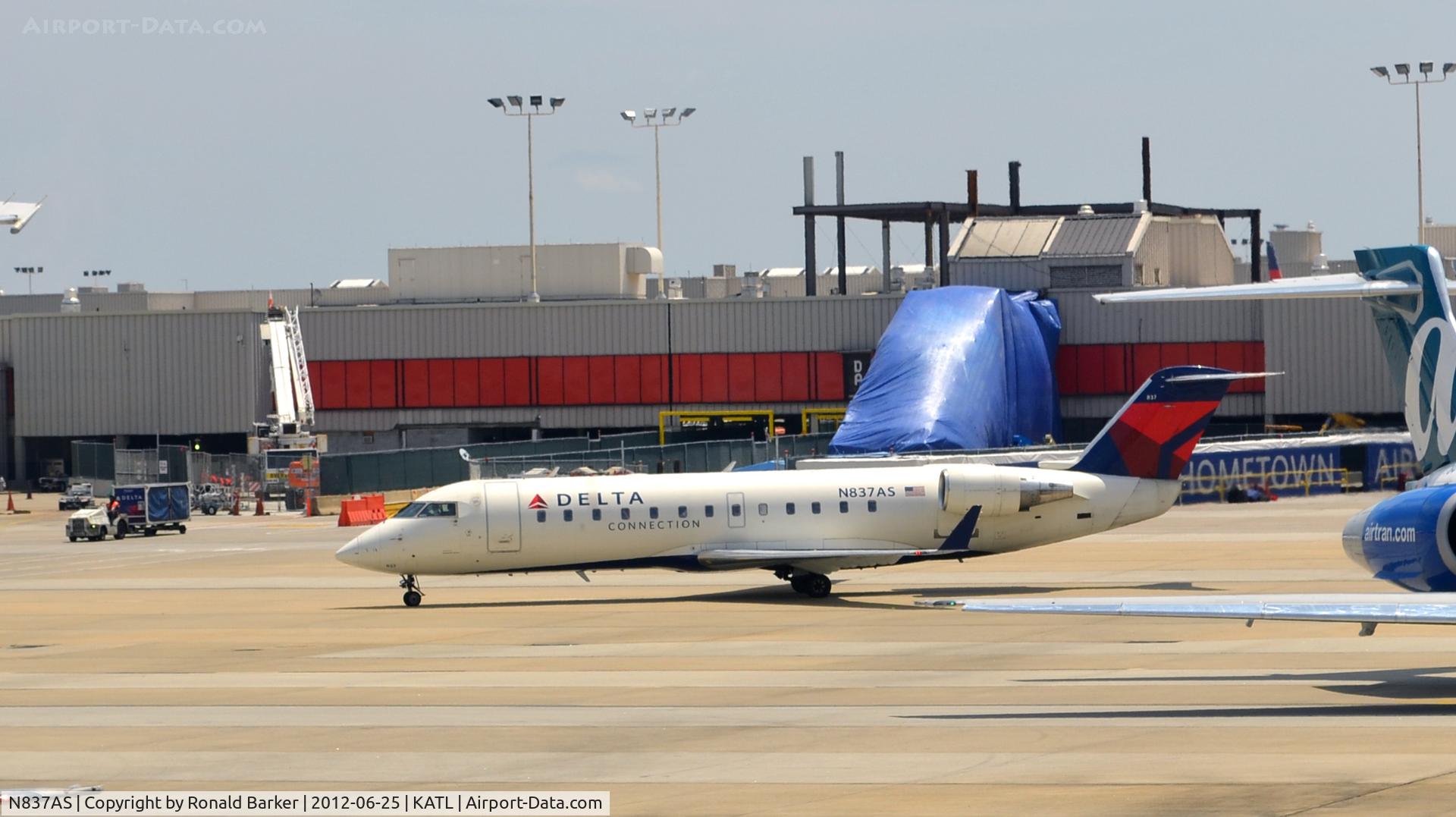 N837AS, 1998 Bombardier CRJ-200ER (CL-600-2B19) C/N 7271, Taxi ATL