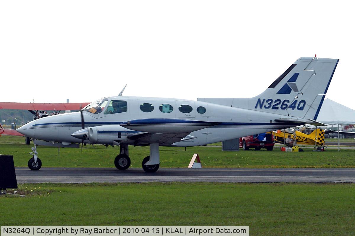 N3264Q, 1967 Cessna 401 C/N 401-0064, Taxiing for departure.