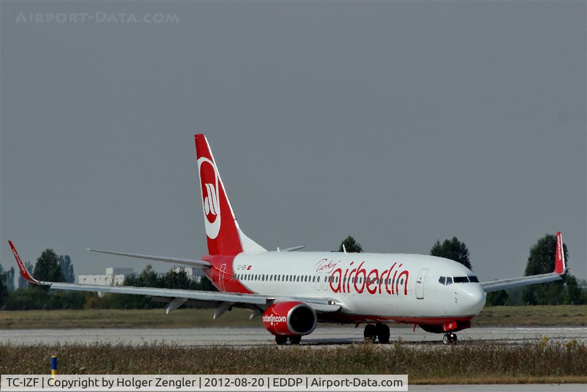 TC-IZF, 2001 Boeing 737-86J C/N 30880, Roll out after landing on rwy 08L...