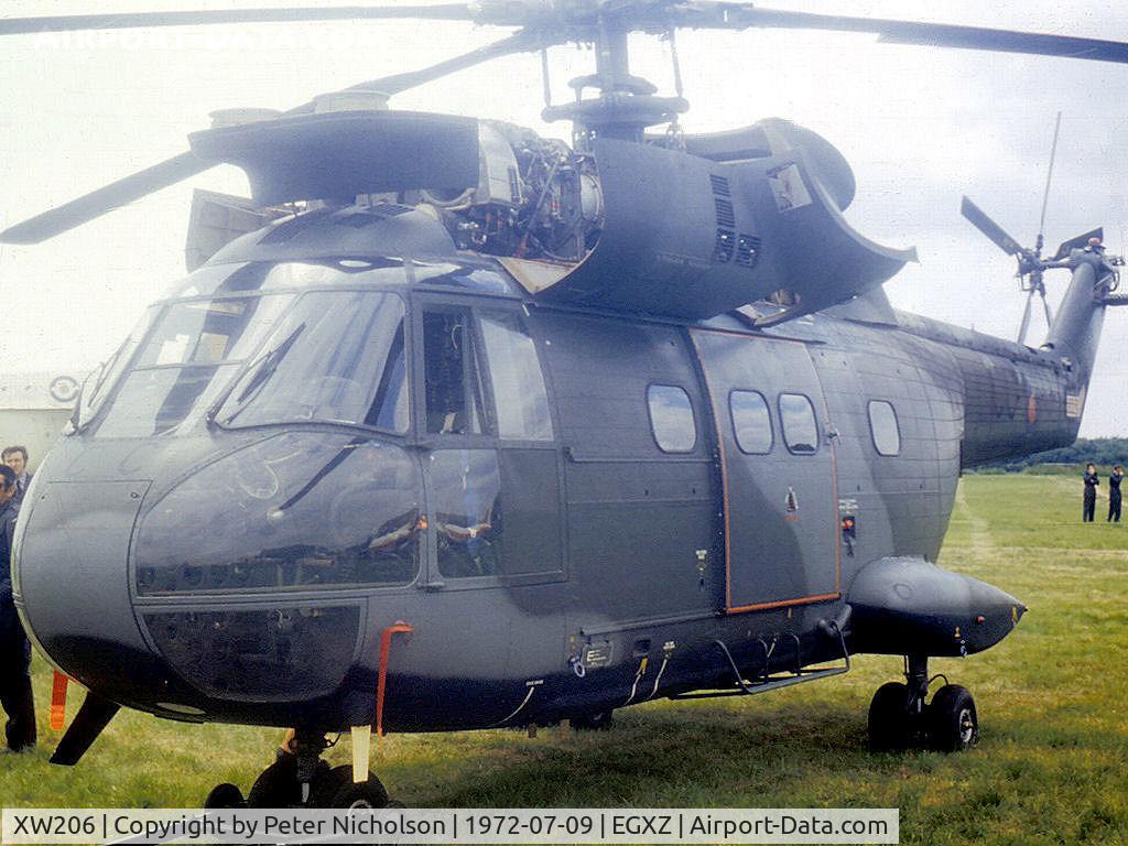 XW206, 1971 Westland Puma HC.1 C/N 1086, Puma HC.1 of 33 Squadron on display at the 1972 RAF Topcliffe Airshow.