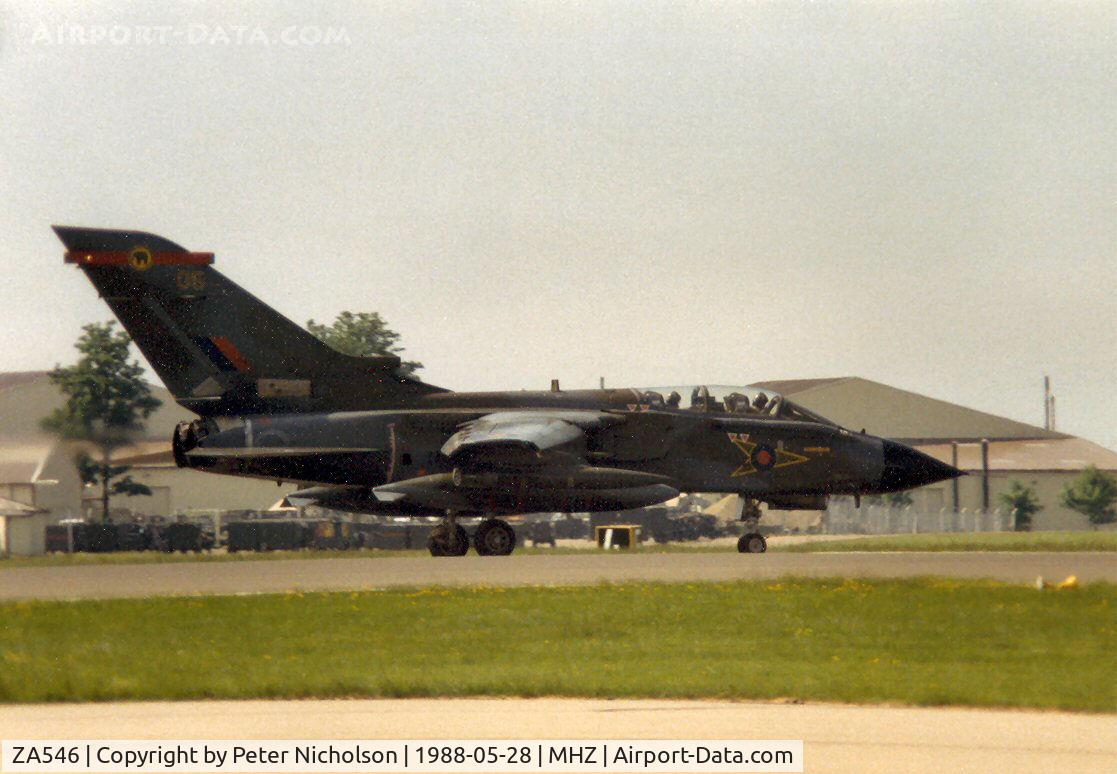ZA546, 1981 Panavia Tornado GR.1 C/N 058/BS015/3030, Tornado GR.1 of 27 Squadron landing at the 1988 RAF Mildenhall Air Fete.