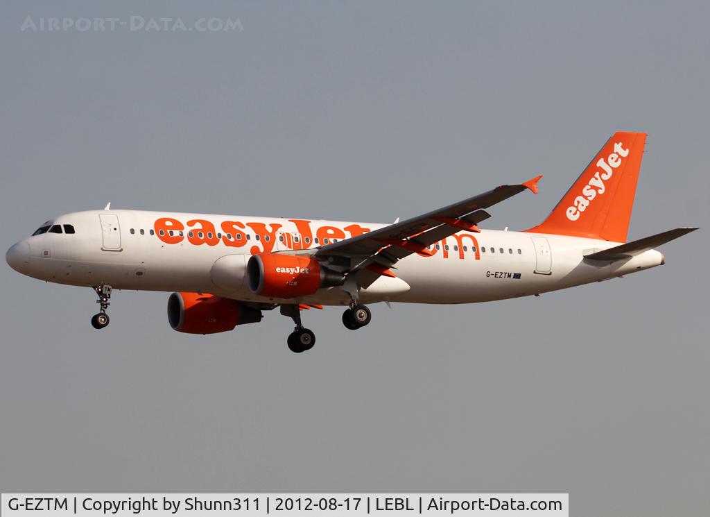 G-EZTM, 2009 Airbus A320-214 C/N 4014, Landing rwy 25R