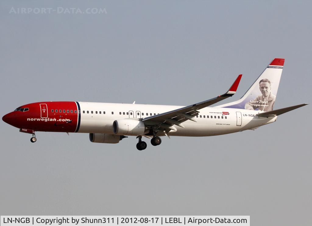 LN-NGB, 2012 Boeing 737-8JP C/N 39015, Landing rwy 25R
