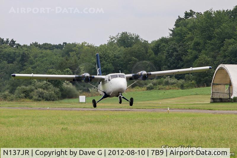 N137JR, 1968 De Havilland Canada DHC-6-200 Twin Otter C/N 176, Lifting off at Ellington, CT