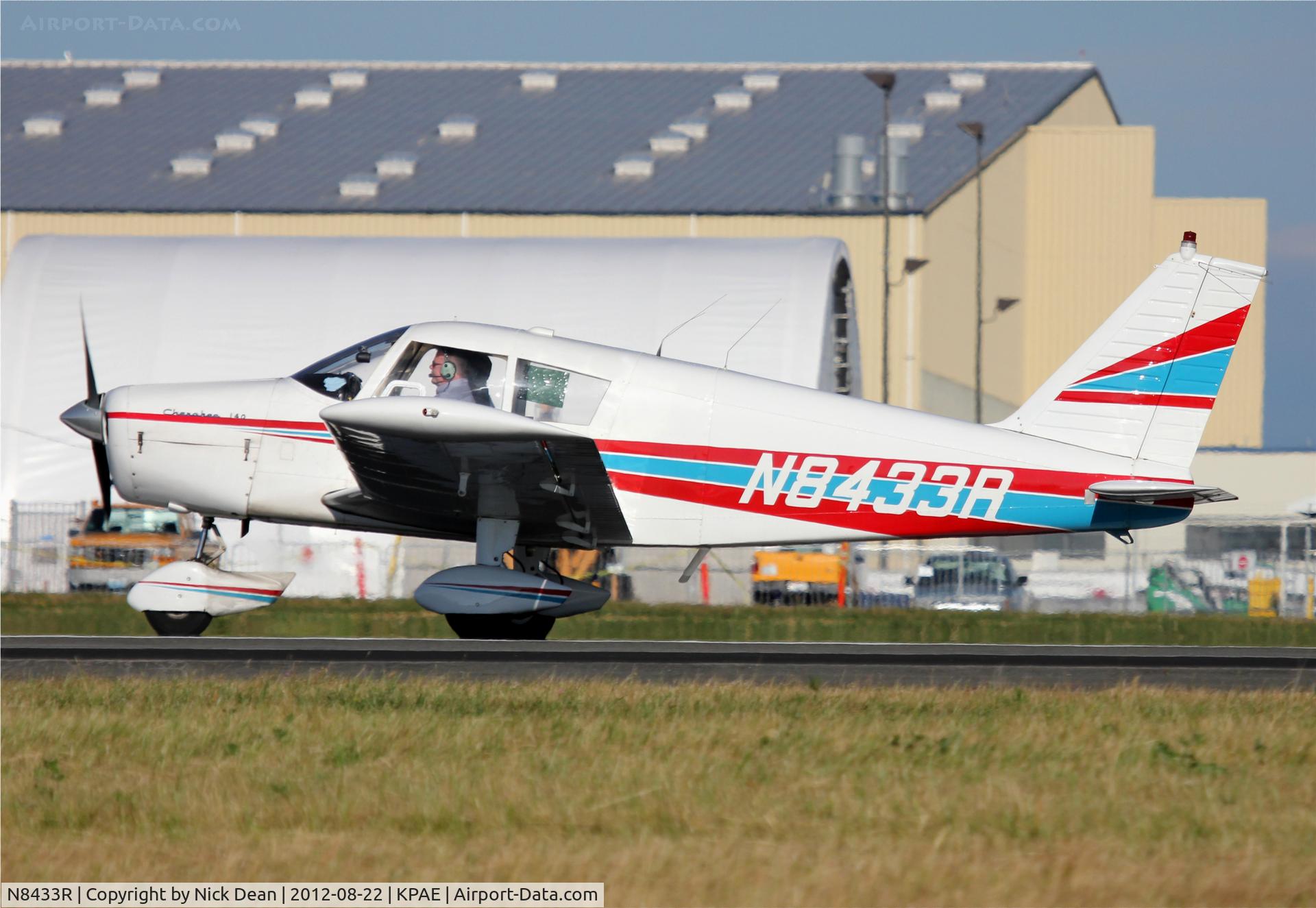 N8433R, 1966 Piper PA-28-140 C/N 28-22313, KPAE/PAE
