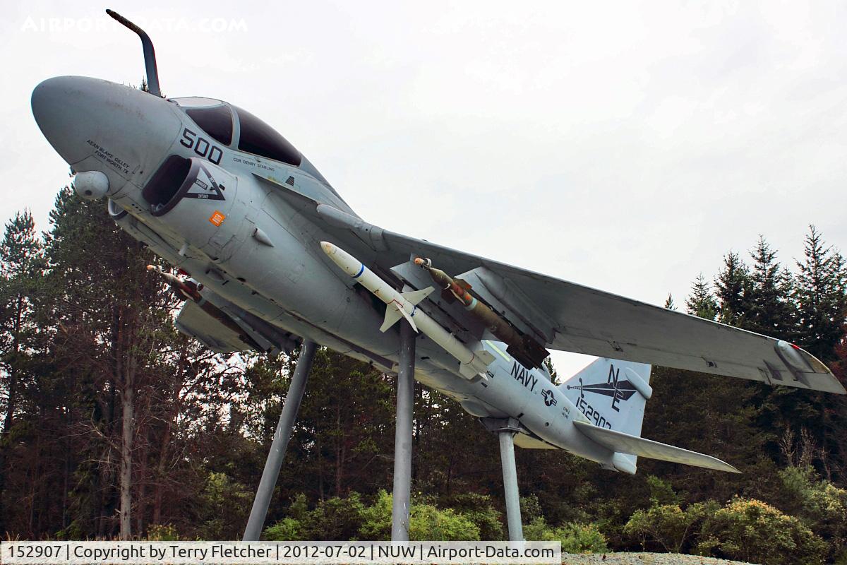 152907, Grumman A-6E Intruder C/N I-211, Gate Guard