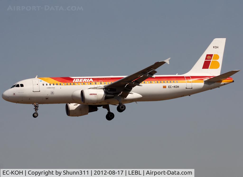 EC-KOH, 2004 Airbus A320-214 C/N 2248, Landing rwy 25R