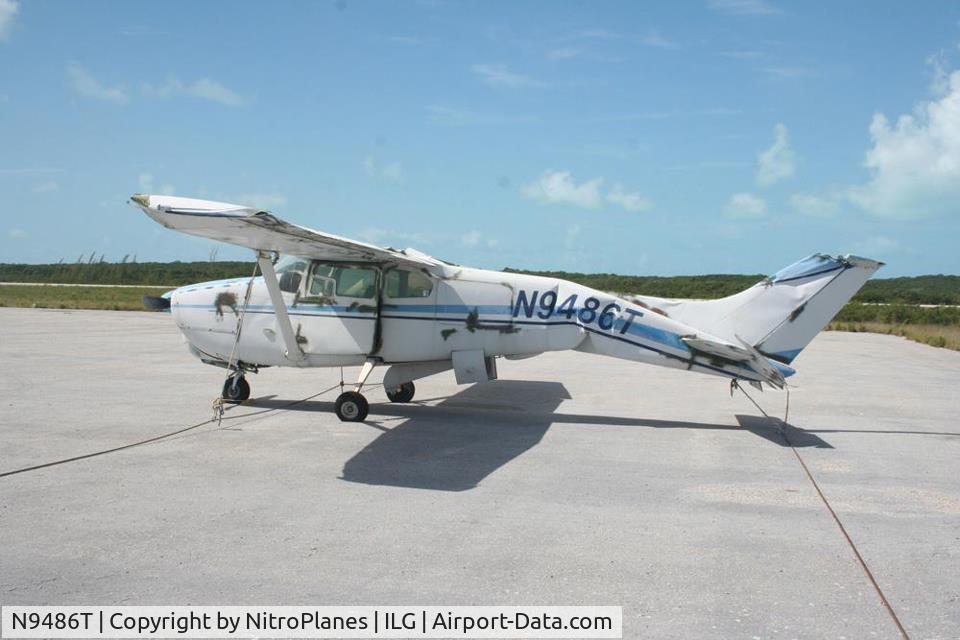 N9486T, 1960 Cessna 210 C/N 57286, A white Cessna 210 with blue trim that has sustained serious damage after stalling. The tail has hit the ground. Nobody was injured. The aircraft was never restored.