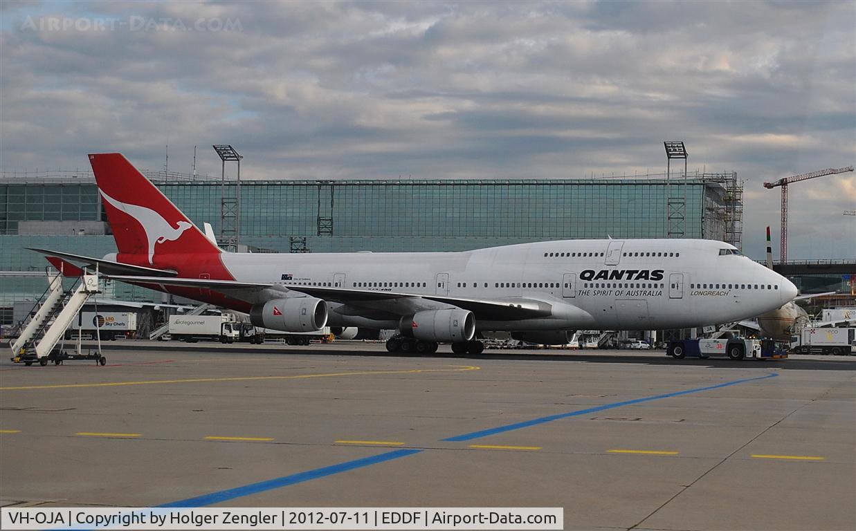 VH-OJA, 1989 Boeing 747-438 C/N 24354, On the way to resting place.....