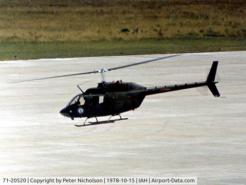 71-20520, 1971 Bell OH-58A Kiowa C/N 41381, OH-58A Kiowa of the Texas Army National Guard departing from Houston International in October 1978.