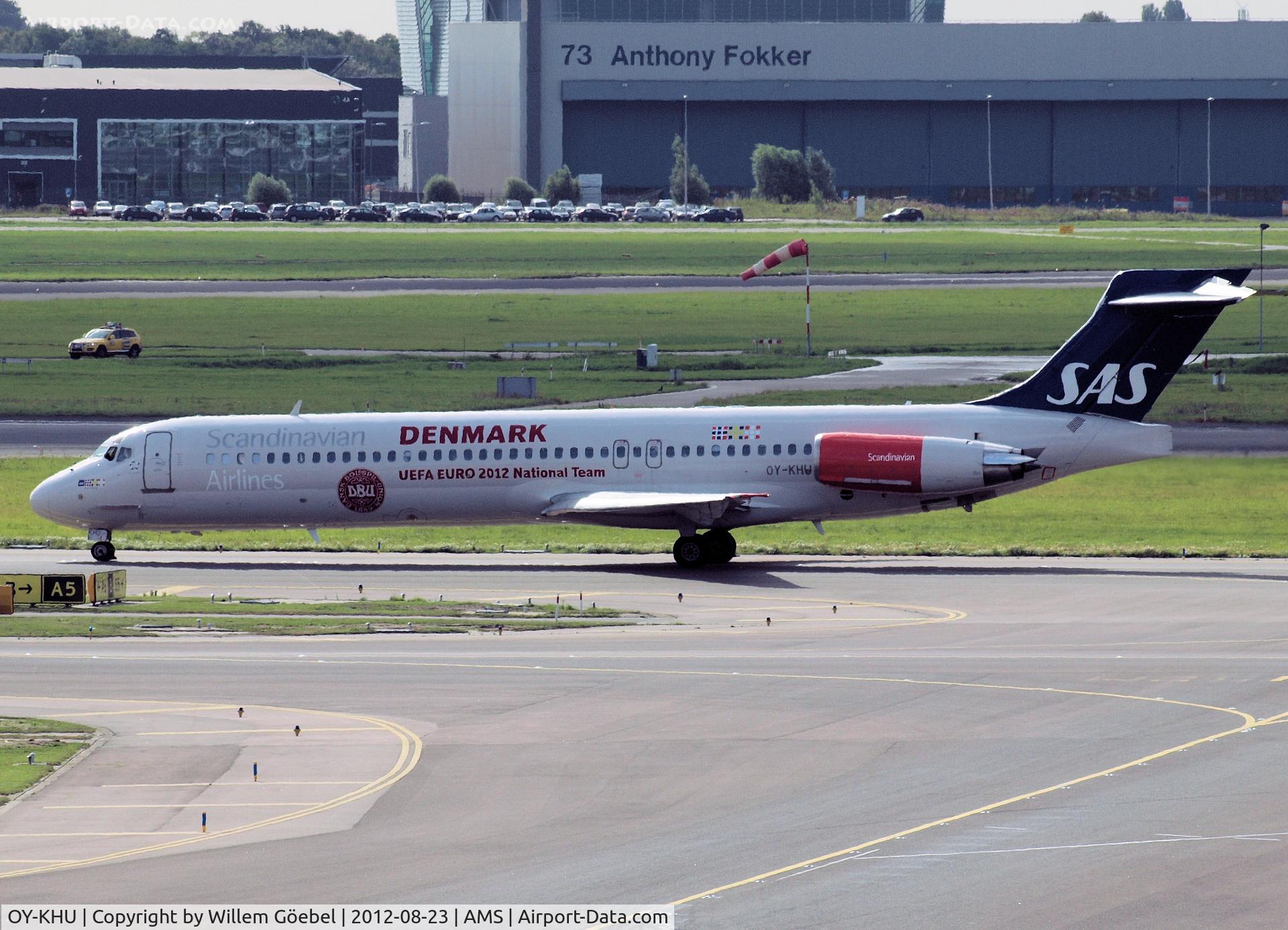 OY-KHU, 1991 McDonnell Douglas MD-87 (DC-9-87) C/N 53336, Taxi to runway 24 of Schiphol Airport for take off.