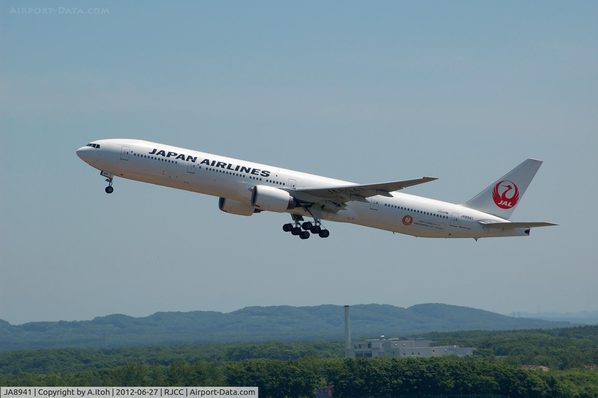 JA8941, 1998 Boeing 777-346 C/N 28393, Rwy 01L Takeoff