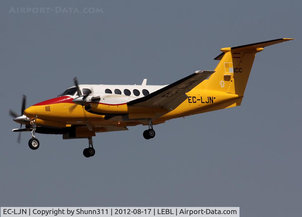 EC-LJN, 2009 Hawker Beechcraft B200GT King Air C/N BY-95, Landing rwy 25R