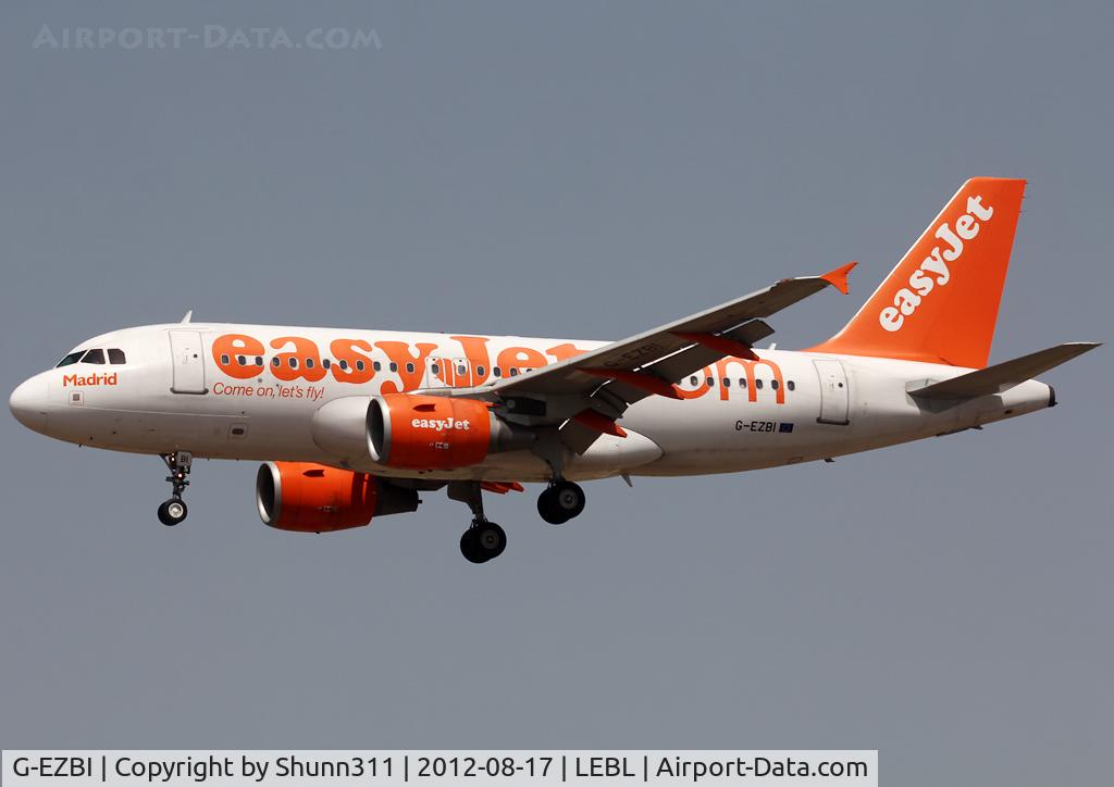 G-EZBI, 2006 Airbus A319-111 C/N 3003, Landing rwy 25R with 'Madrid' titles