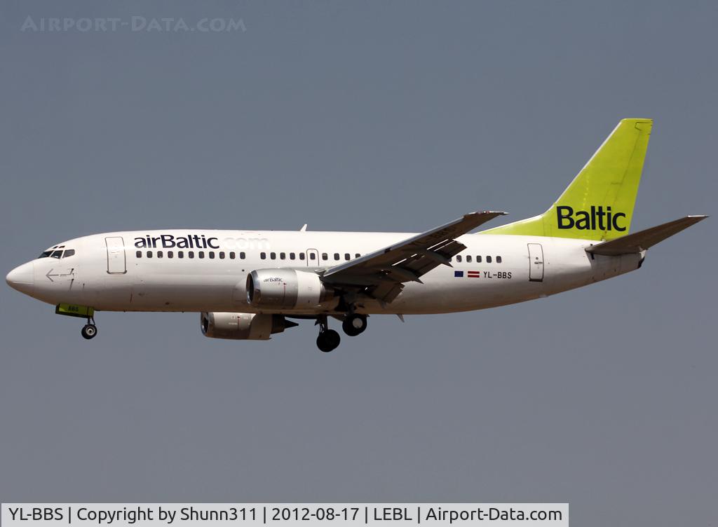 YL-BBS, 1999 Boeing 737-31S C/N 29267, Landing rwy 25R