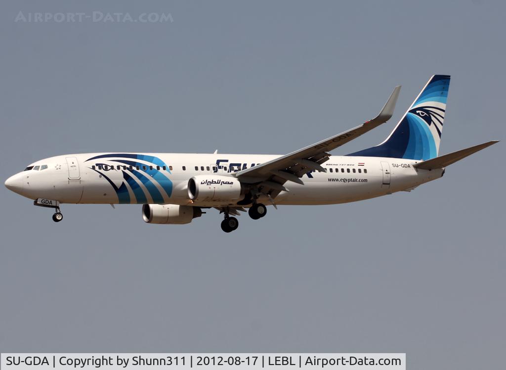 SU-GDA, 2009 Boeing 737-866 C/N 35565, Landing rwy 25R
