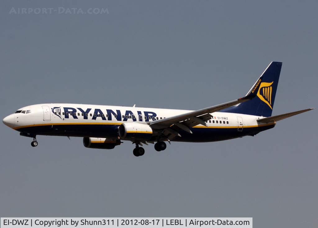 EI-DWZ, 2008 Boeing 737-8AS C/N 33628, Landing rwy 25R