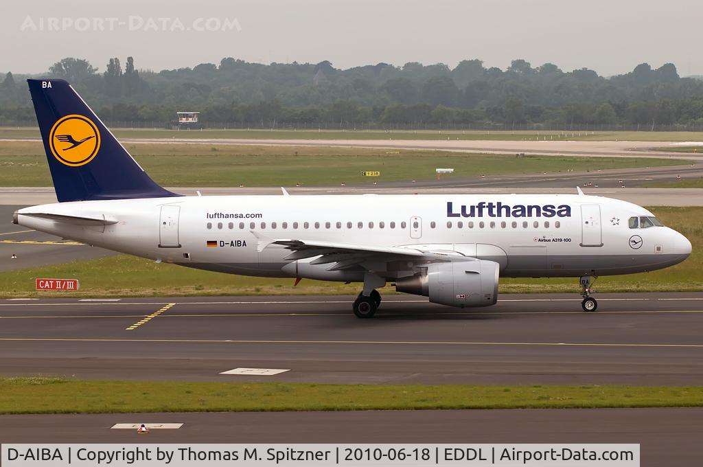 D-AIBA, 2009 Airbus A319-114 C/N 4141, Lufthansa D-AIBA awaiting it's line up clearance for RWY 23L. Poor weather conditions at DUS this day.