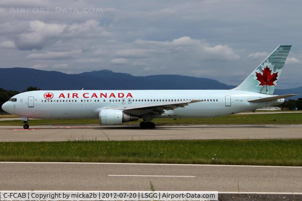 C-FCAB, 1988 Boeing 767-375/ER C/N 24082, Taxiing for departure in 05. Scrapped in october 2017