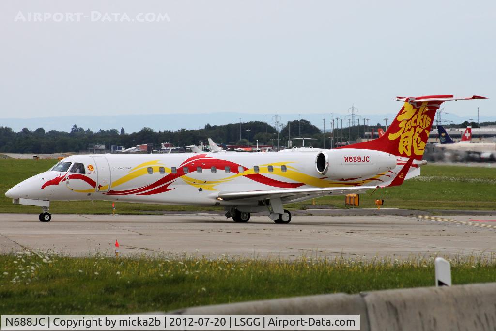 N688JC, 2011 Embraer EMB-135BJ Legacy 650 C/N 14501139, Taxiing for departure in 05 with Jacky Chan on board