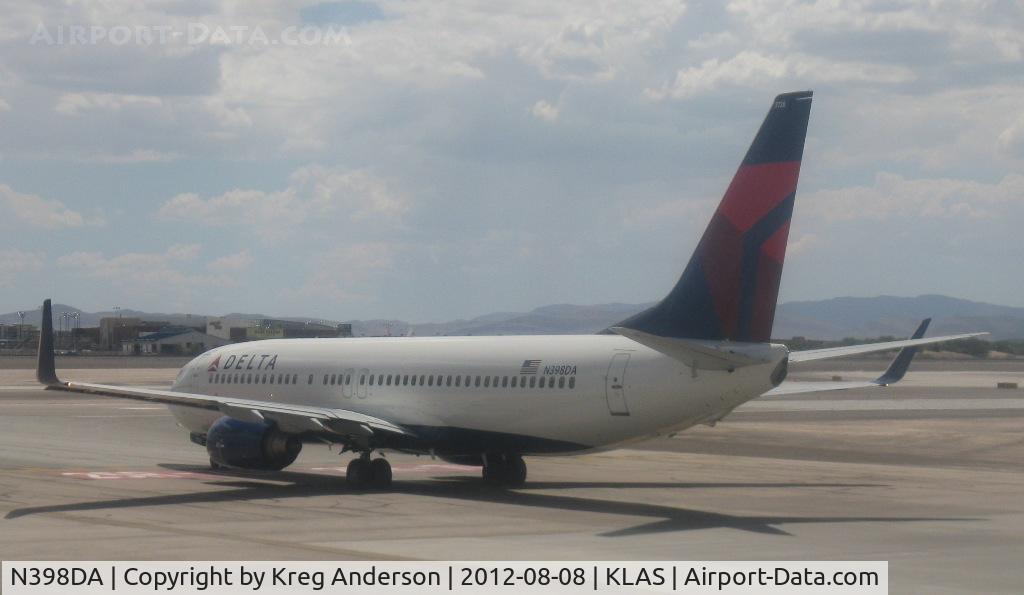 N398DA, 2000 Boeing 737-832 C/N 30774, Delta Airlines Boeing 737-800 ready for departure at KLAS.