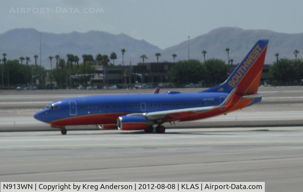 N913WN, 2008 Boeing 737-7H4 C/N 29840, Southwest Airlines Boeing 737-700 taxiing at KLAS.