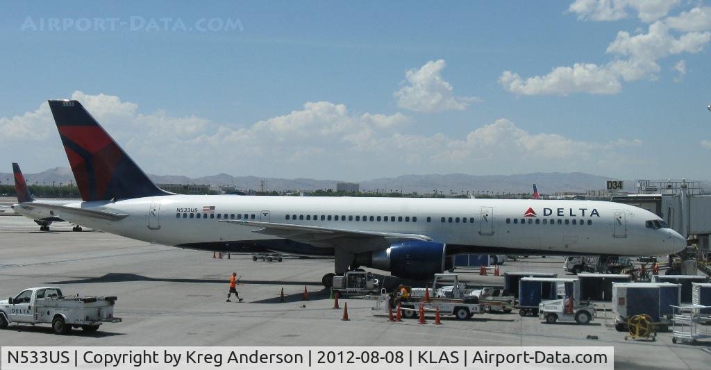 N533US, 1988 Boeing 757-251 C/N 24264, Delta Airlines Boeing 757-200 at its gate.