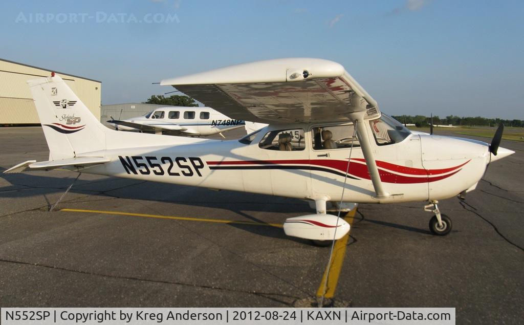 N552SP, 2000 Cessna 172S C/N 172S8404, Cessna 172S Skyhawk on the line.