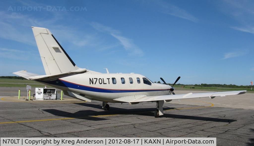 N70LT, 1999 Socata TBM-700 C/N 151, Socata TBM-700 at the pumps.