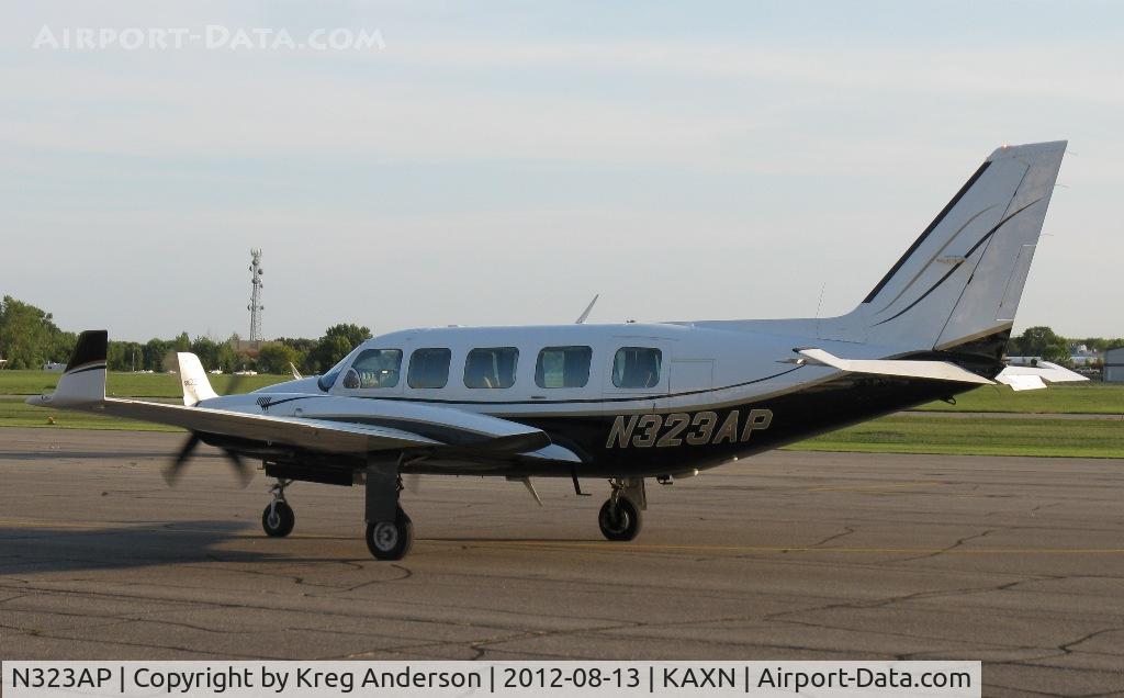 N323AP, 1982 Piper PA-31-350 Chieftain C/N 31-8252031, Piper PA-31-350 Navajo on the ramp.
