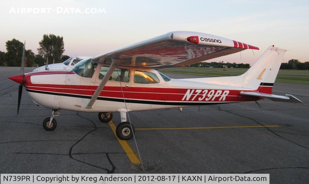 N739PR, 1978 Cessna 172N C/N 17270701, Cessna 172N Skyhawk on the line.