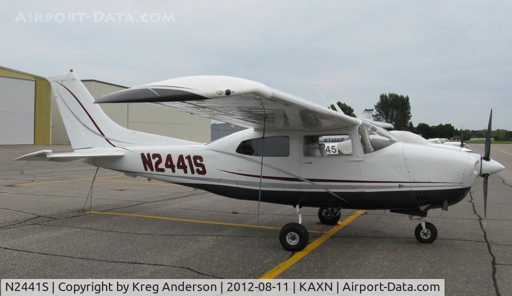 N2441S, 1976 Cessna T210L Turbo Centurion C/N 21061284, Cessna T210L Centurion on the line.
