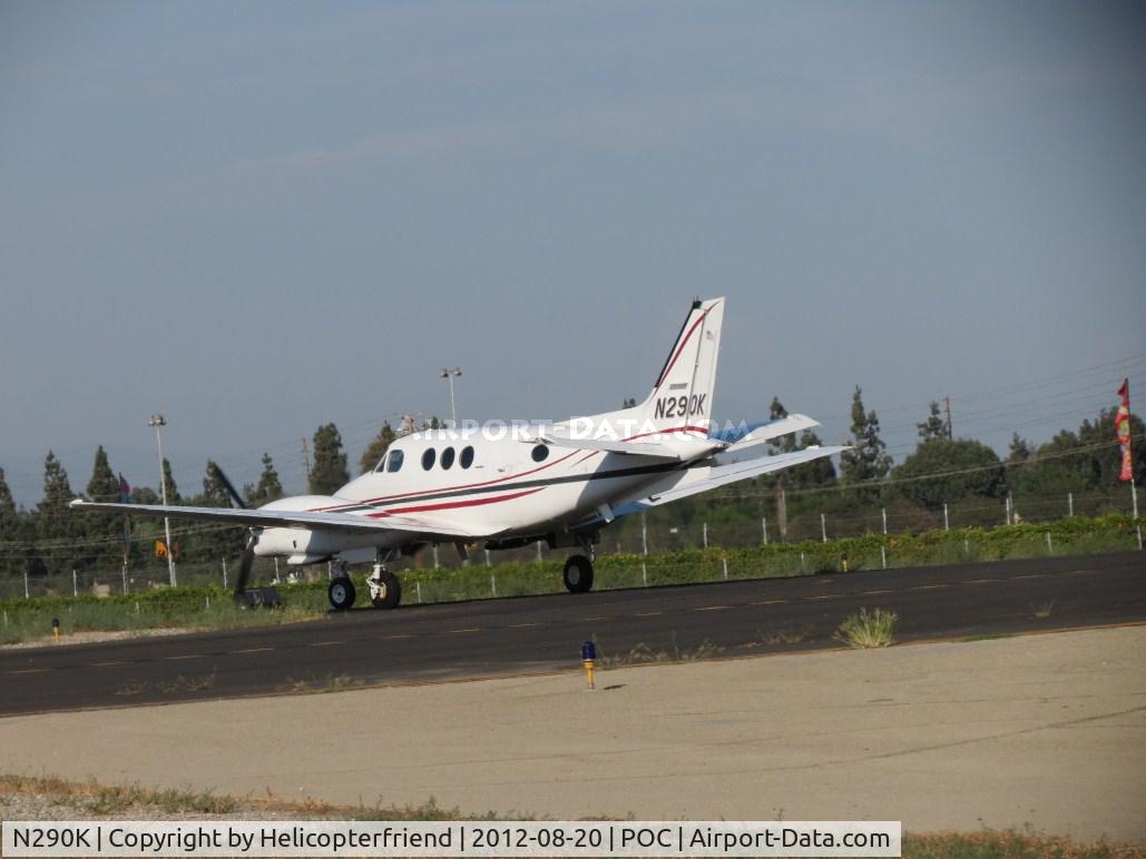 N290K, 1980 Beech E-90 King Air C/N LW-337, At pre-flight area awaiting to take off