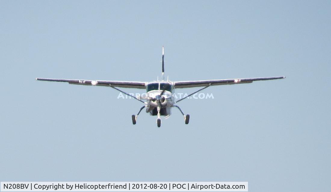 N208BV, 2001 Cessna 208B C/N 208B0913, On final for runway 26L