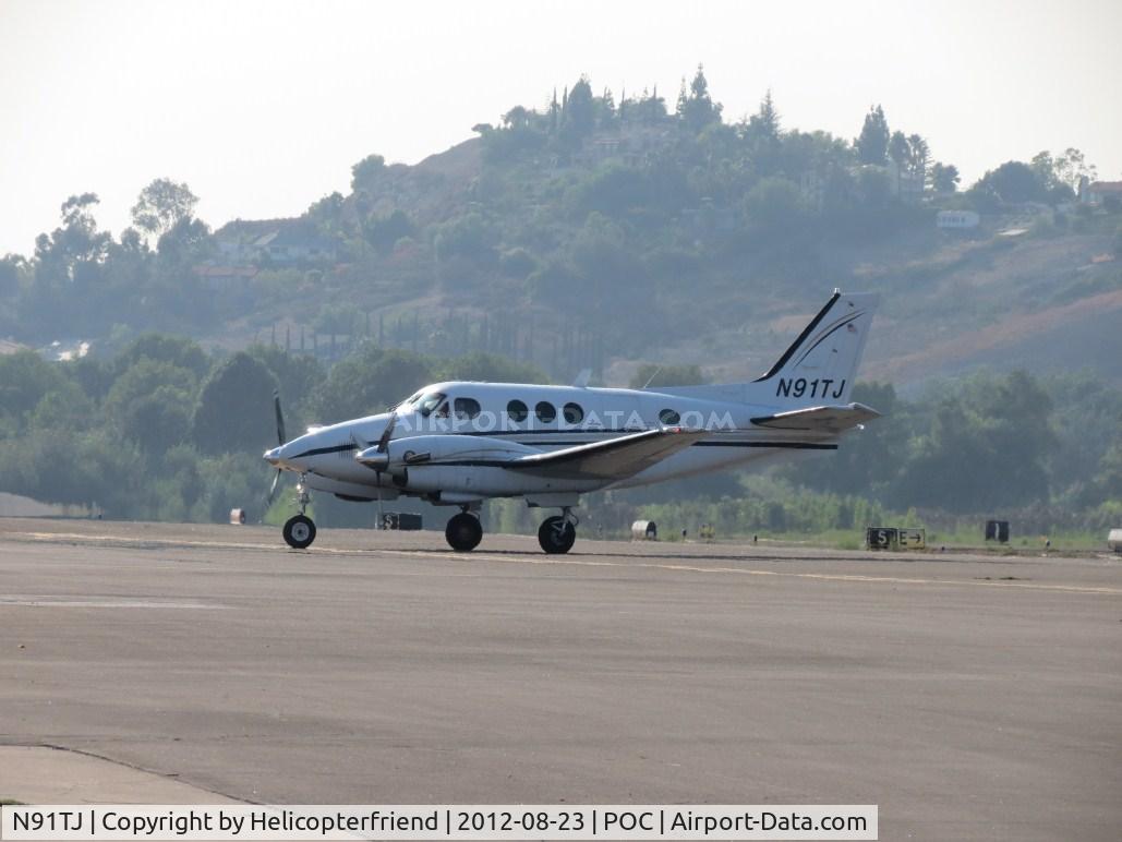 N91TJ, 1978 Beech C90 C/N LJ-744, Turning into transient parking area